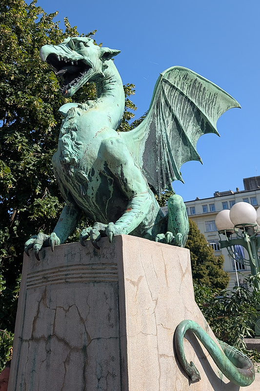 Dragon statue on the Dragon Bridge